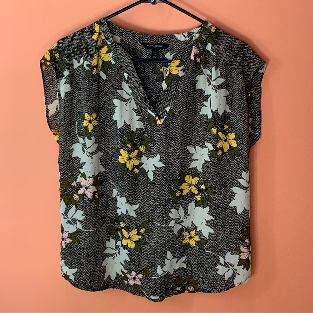Banana Republic Small Grey Floral Top
